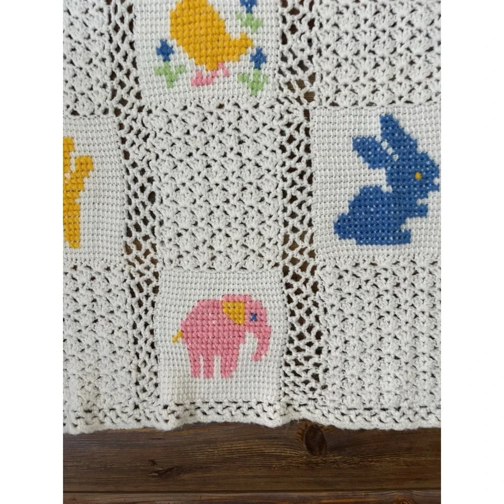 Crochet Baby Blanket‎ Afghan Throw White Blocks Squares Animals Handmade